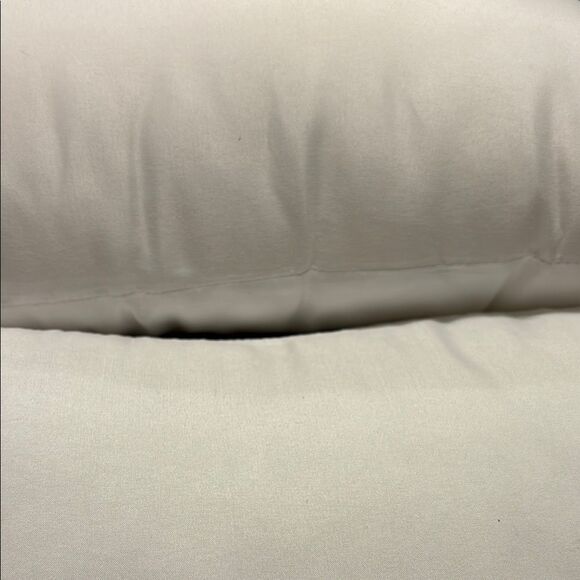 BUNDLE of 2 White Plump Supportive Bedding Pillows - Picture 3 of 3